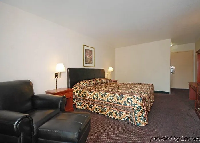 Hotel Magnuson Grand North
